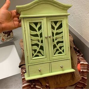 Sage Green Medium Jewelry Box **Dimensions coming soon**